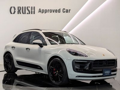 PORSCHE MACAN - 1