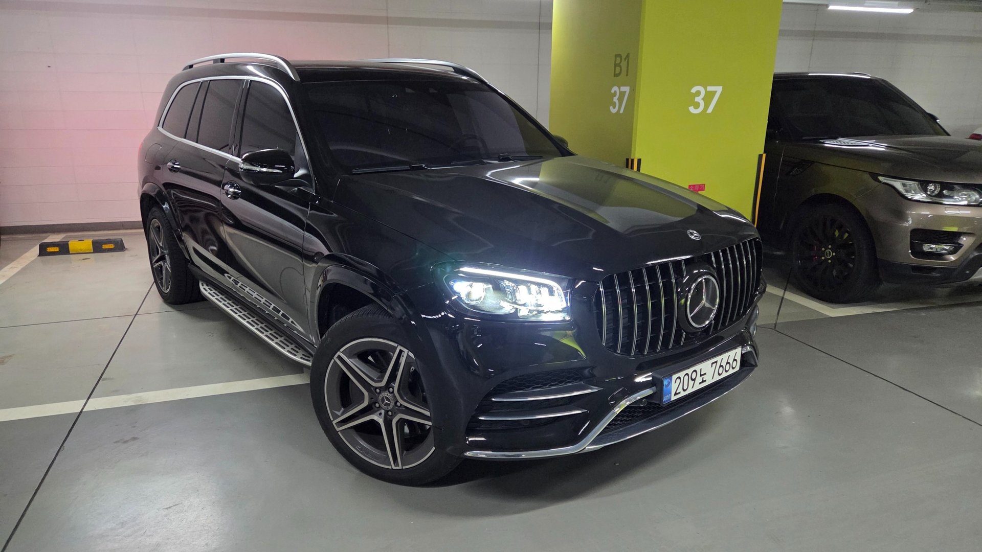 MERCEDES-BENZ GLS - View 1