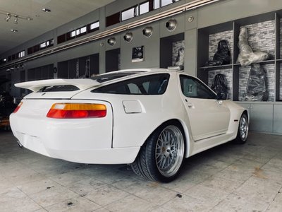 PORSCHE 928 - 4