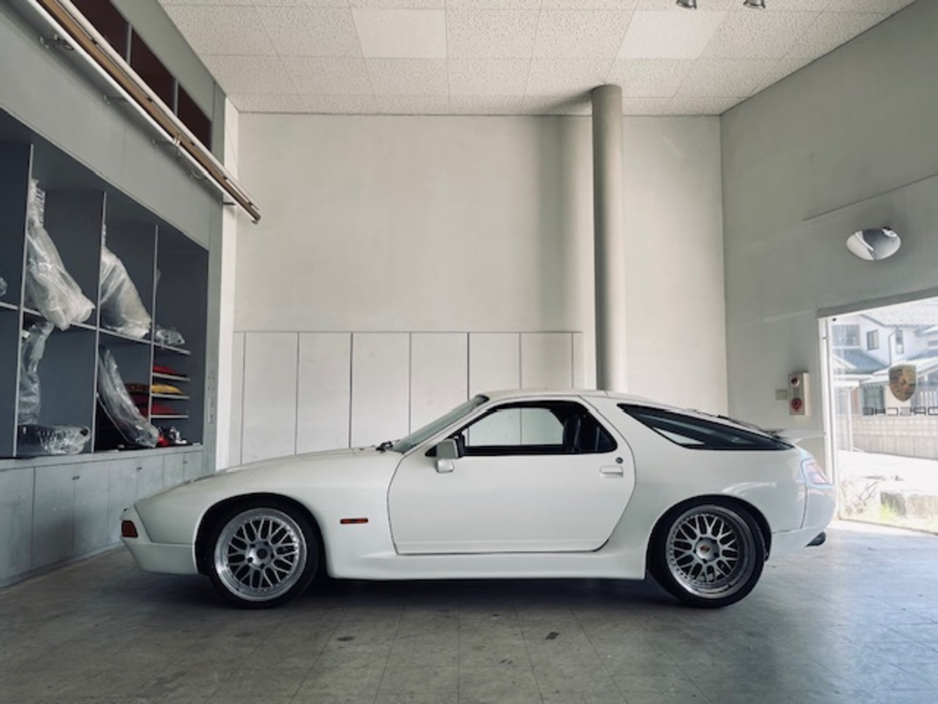 PORSCHE 928 - View 1