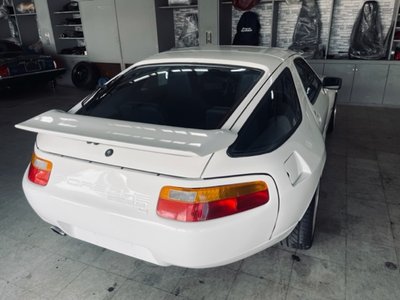 PORSCHE 928 - 5