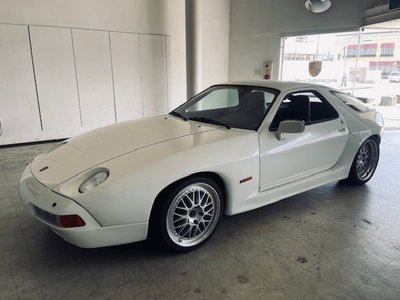 PORSCHE 928 - 8