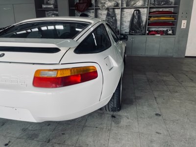 PORSCHE 928 - 7