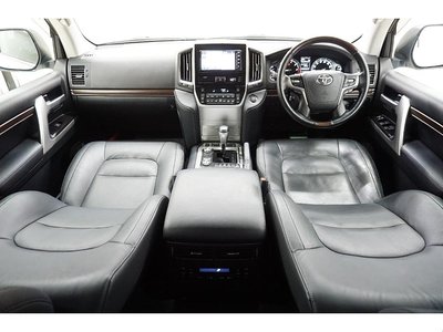 صورة 6 لـ 2019 Toyota LAND CRUISER 200