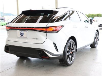 صورة 10 لـ 2025 Lexus RX
