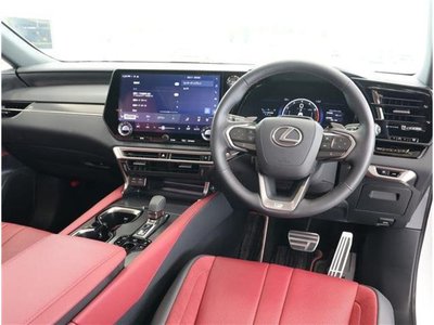 صورة 4 لـ 2025 Lexus RX