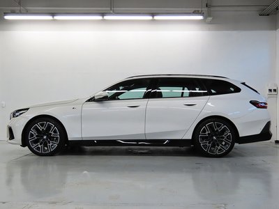 2025 BMW 5 SERIES TOURING — фото 7