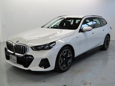 2025 BMW 5 SERIES TOURING — фото 1