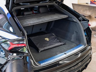 LAMBORGHINI URUS - 10