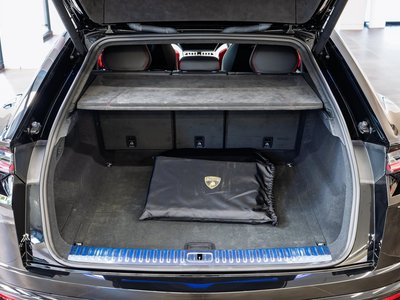 LAMBORGHINI URUS - 9