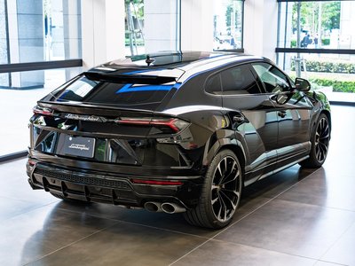 LAMBORGHINI URUS - 5