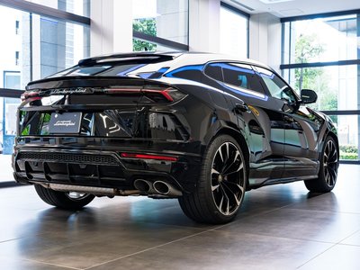 LAMBORGHINI URUS - 6