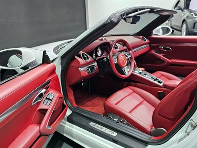 2022 Porsche 718 photo 10