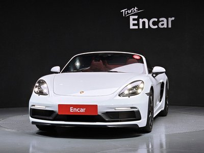 2022 Porsche 718 photo 2