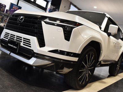 صورة 2 لـ 2025 Lexus GX