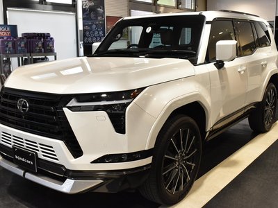 صورة 8 لـ 2025 Lexus GX