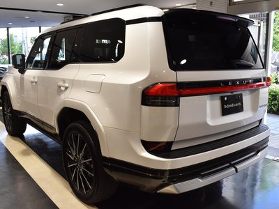 صورة 10 لـ 2025 Lexus GX
