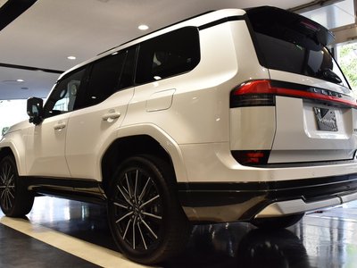 صورة 4 لـ 2025 Lexus GX