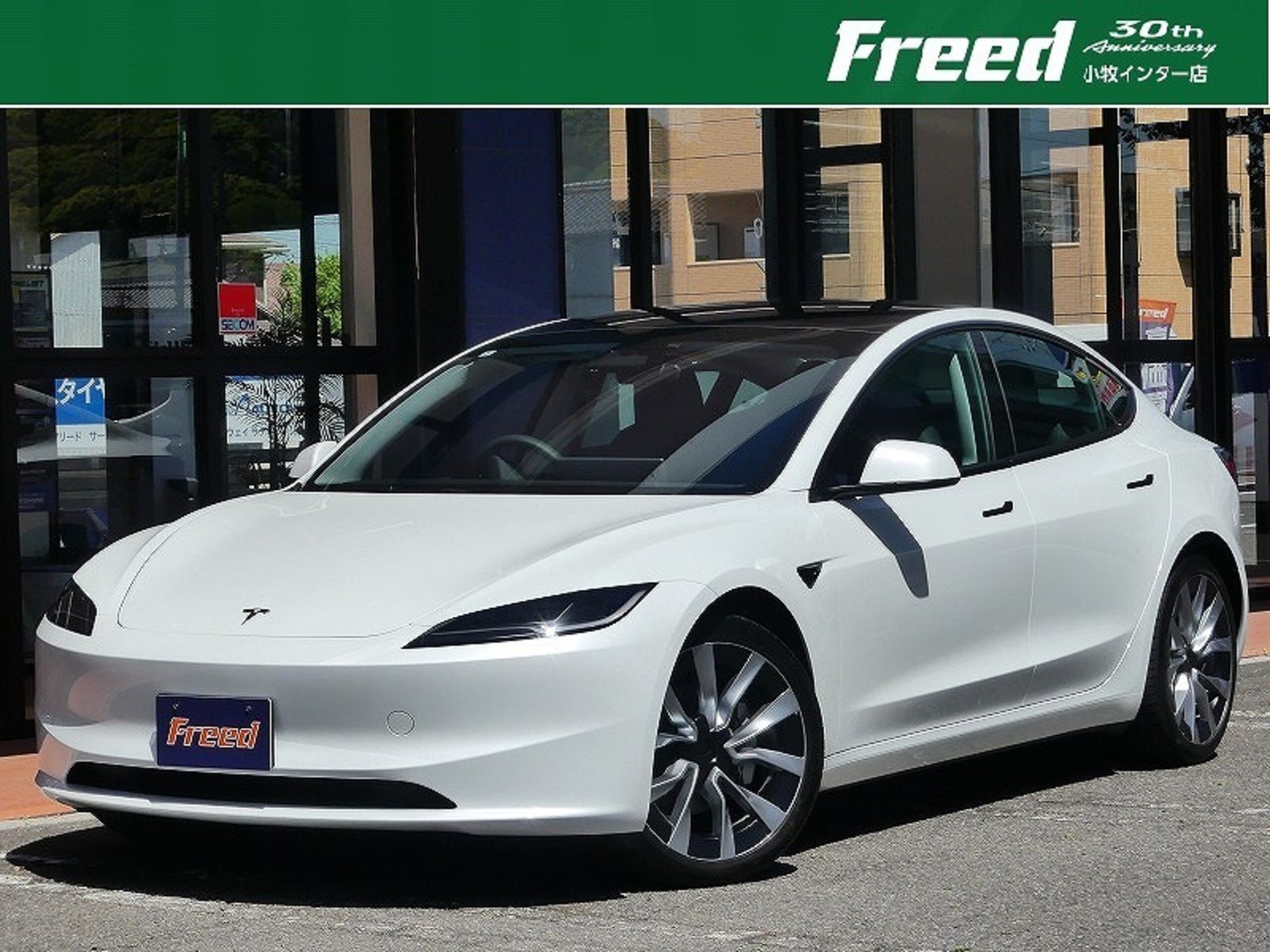 TESLA MODEL 3 - View 1