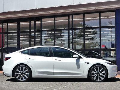 TESLA MODEL 3 - 8