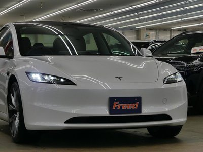 TESLA MODEL 3 - 10