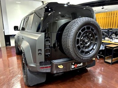 LAND ROVER DEFENDER - 7