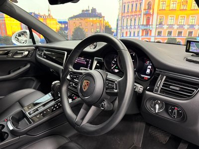 PORSCHE MACAN - 10