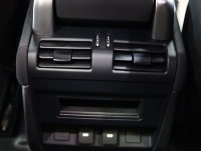 2023 LAND Rover DEFENDER thumbnail 127