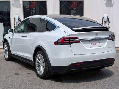 TESLA MODEL X - 7