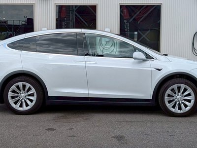 TESLA MODEL X - 9