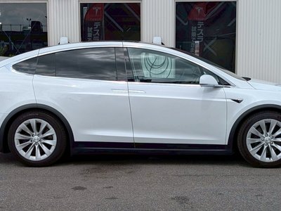 TESLA MODEL X - 10