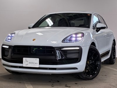 PORSCHE MACAN - 1
