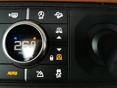 LAND ROVER DEFENDER - 6