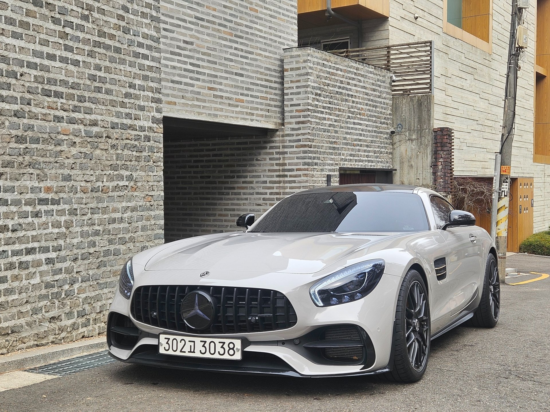 MERCEDES-BENZ GT AMG - View 1