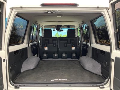 TOYOTA LAND CRUISER 70 - 9
