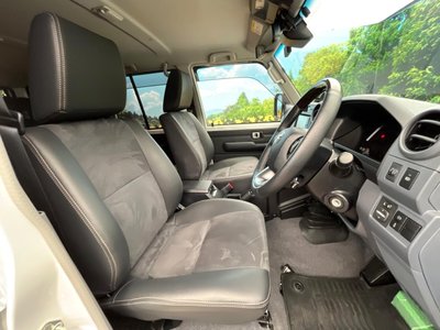 TOYOTA LAND CRUISER 70 - 7