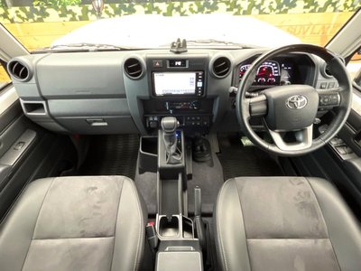 TOYOTA LAND CRUISER 70 - 2