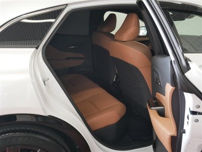 صورة 6 لـ 2025 Toyota CROWN SPORT
