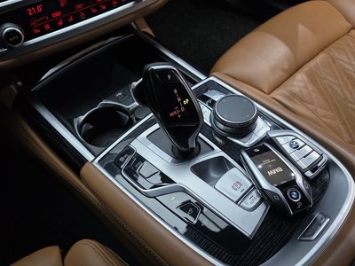 BMW 7 SERIES - 9