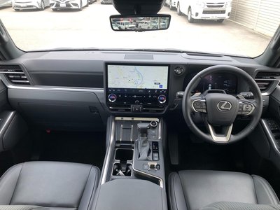 2025 LEXUS GX photo 5