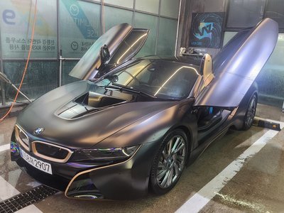 صورة 7 لـ 2016 BMW I8