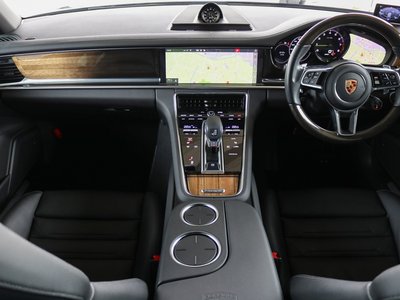 PORSCHE PANAMERA - 4