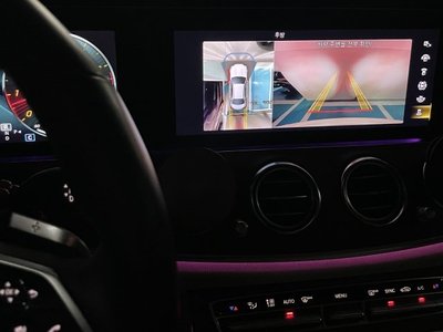 MERCEDES-BENZ E-CLASS - 9