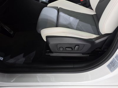 2025 BMW X2 — миниатюра 36