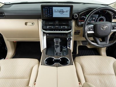 TOYOTA LAND CRUISER 300 - 5