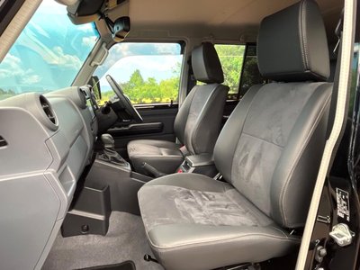 TOYOTA LAND CRUISER - 7