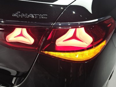 صورة 10 لـ 2025 Mercedes-BENZ E-CLASS