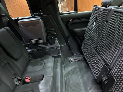 LAND ROVER DEFENDER - 10