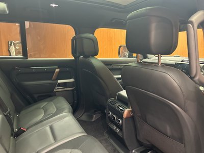 LAND ROVER DEFENDER - 8