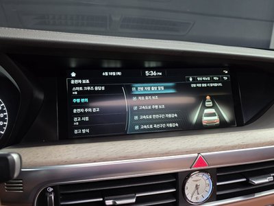 2021 Genesis G90 — миниатюра 32